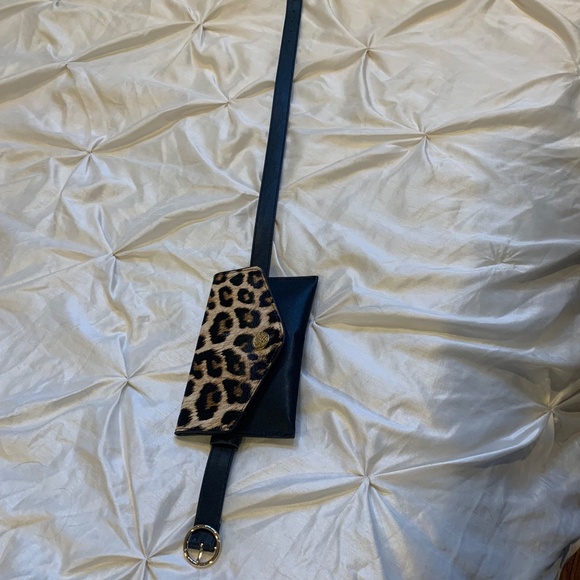 Bebe Accessories - Bebe Black/Tan Leopard Belt Bag sz S